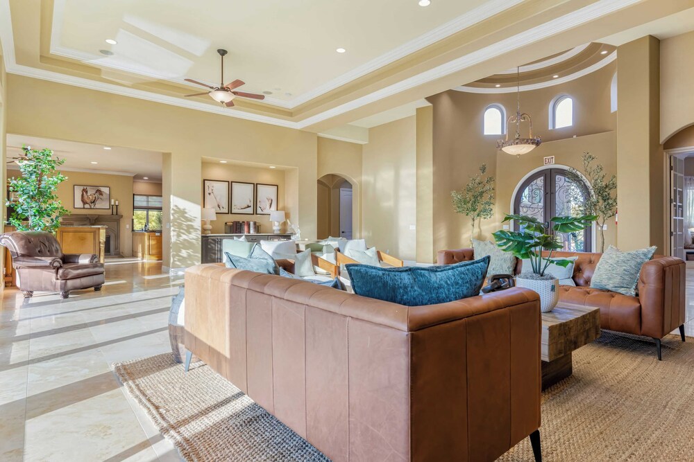 Hilltop Estate w/ Pool, Hot Tub, Fire Pit, Views Cleveland Vista by Avantstay