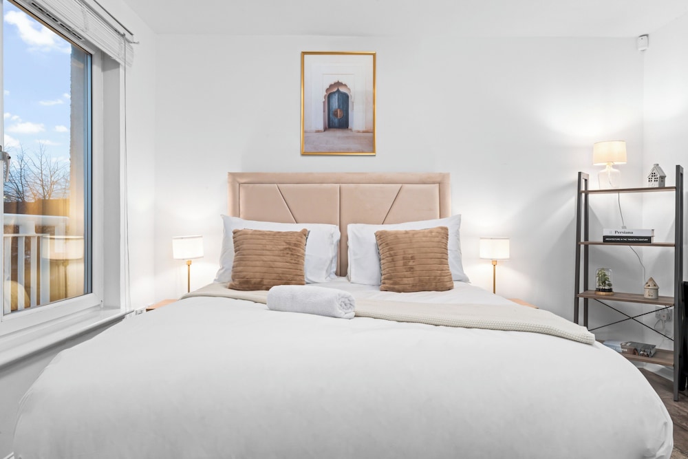 Urban Elegance 5-Bed Glasgow Home