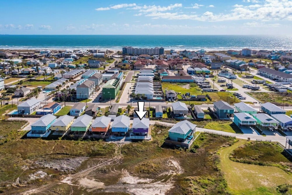 Purple Parrot by Avantstay Heated Pool, Beach Access & Central Port A Location