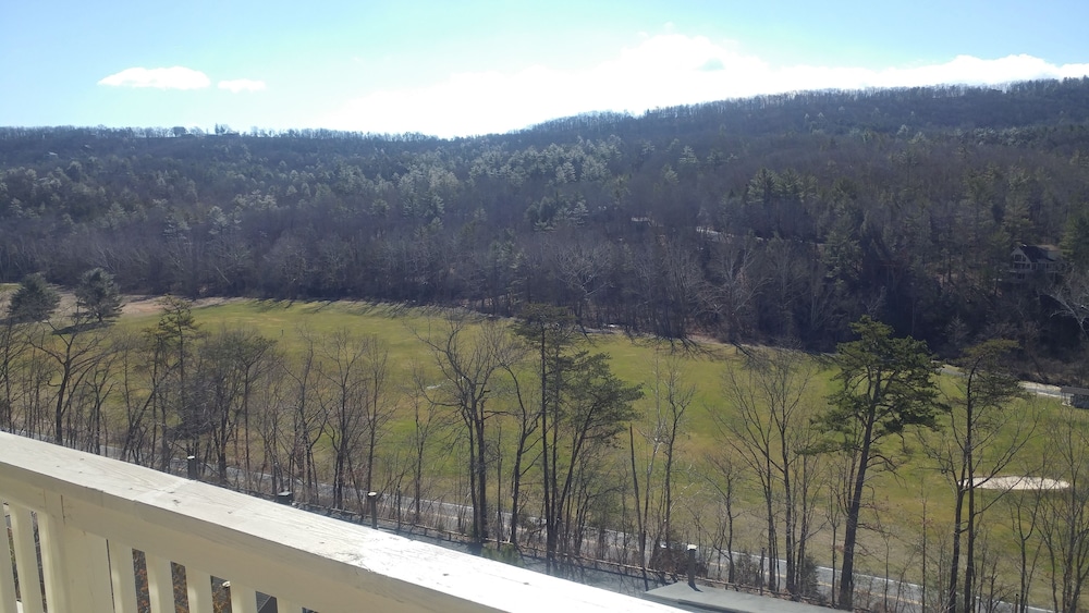 Creekside Village
