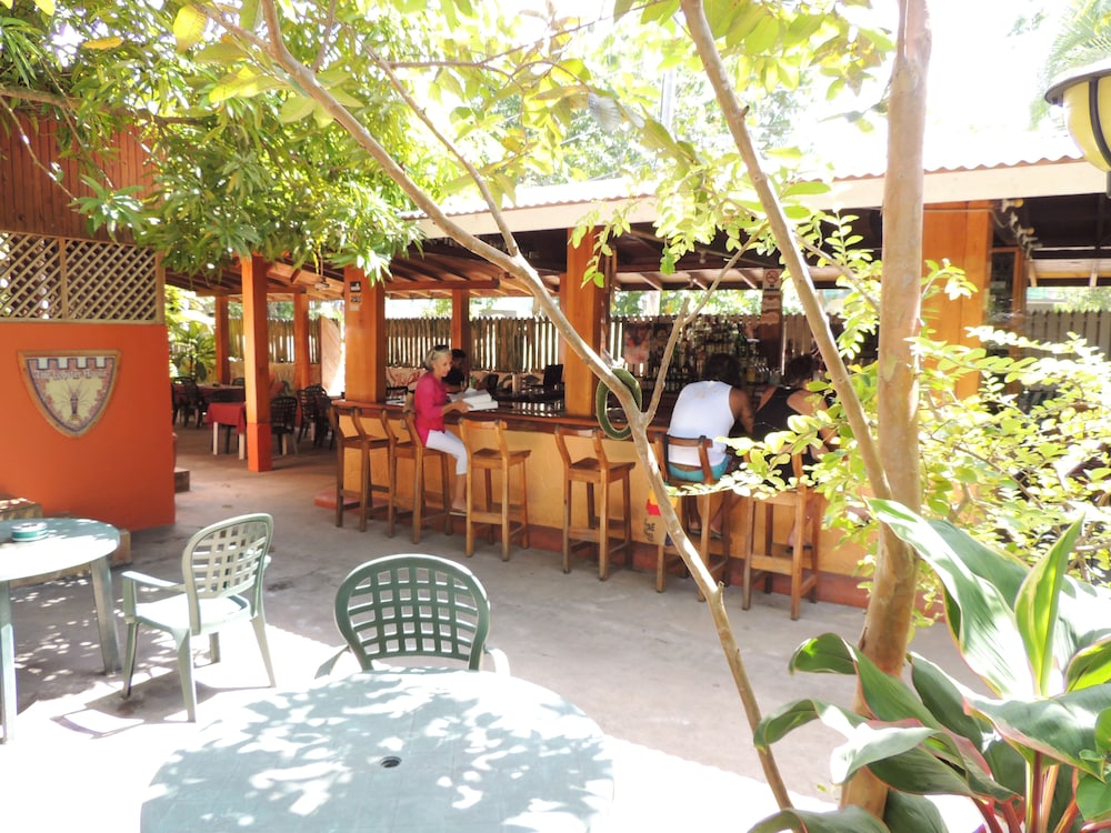Sunrise Club Hotel Restaurant & Bar
