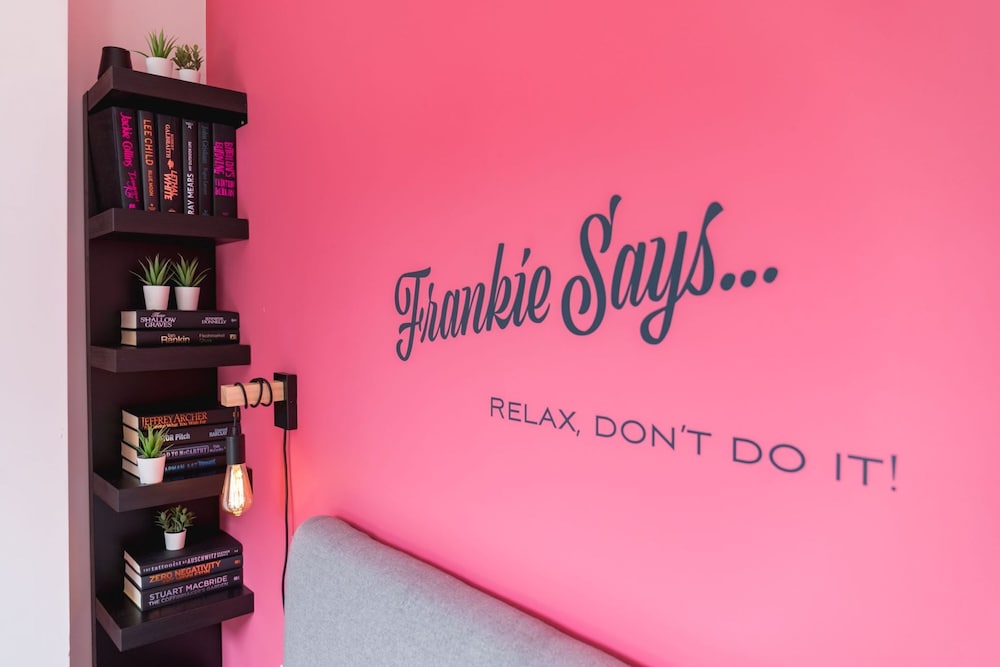 The Lipstick Palace - Fitzrovia - by Frankie Says