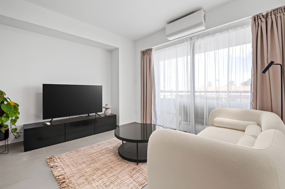 Finikoudes Marina View 102