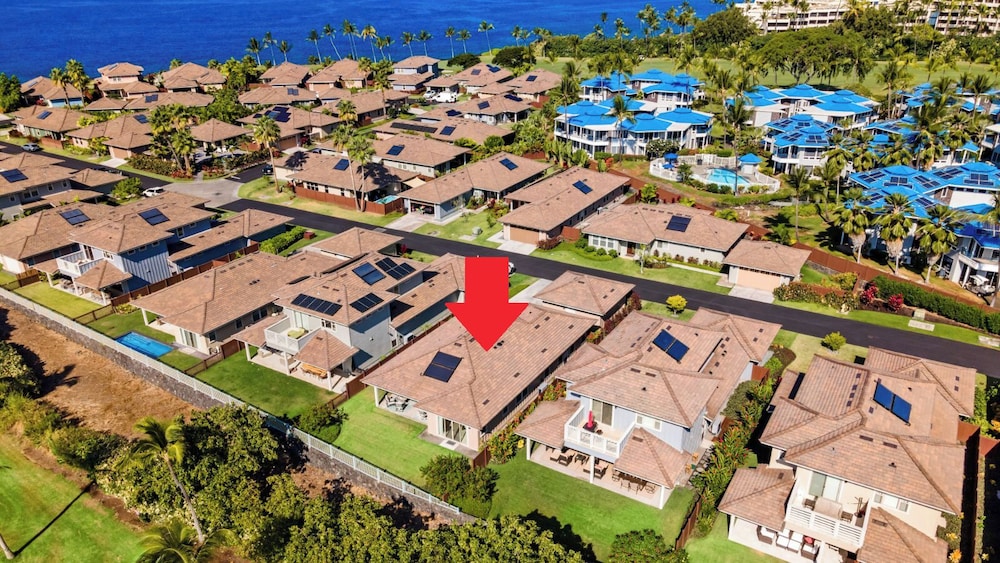 Private Yard and Outdoor Area - AC & Shared Pool - Golf Views - Vrkcv
