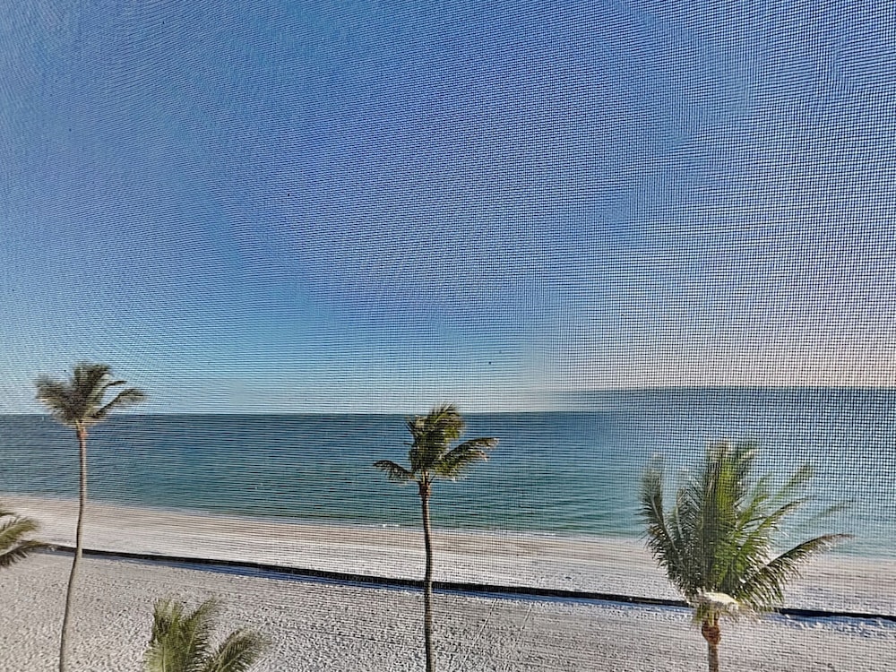 Seaside 4 by Distinctive Beach Rentals