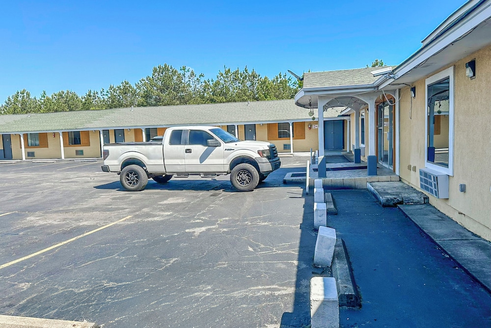 OYO Hotel Jonesboro Near Atlanta Airport