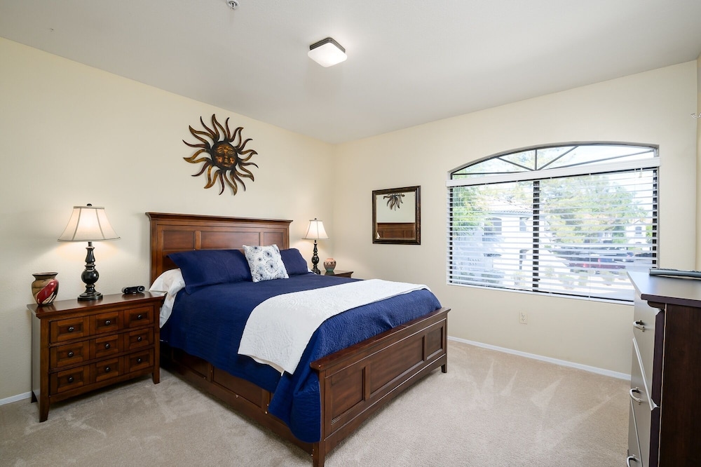 Signature Ii 2 Bedroom Condo