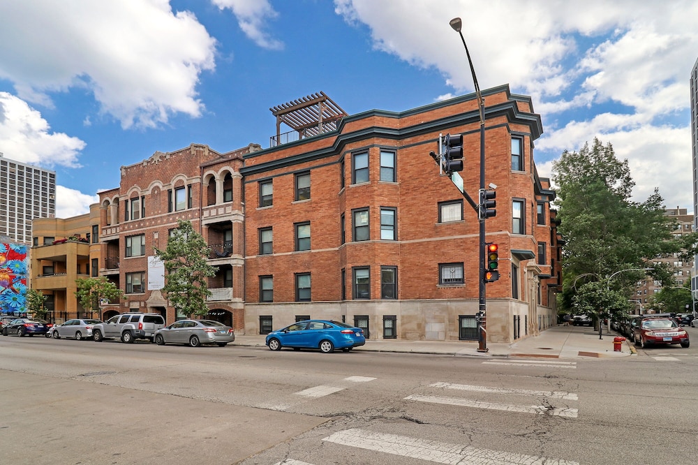 Nice & Comfy Studio Apt in Uptown view 4