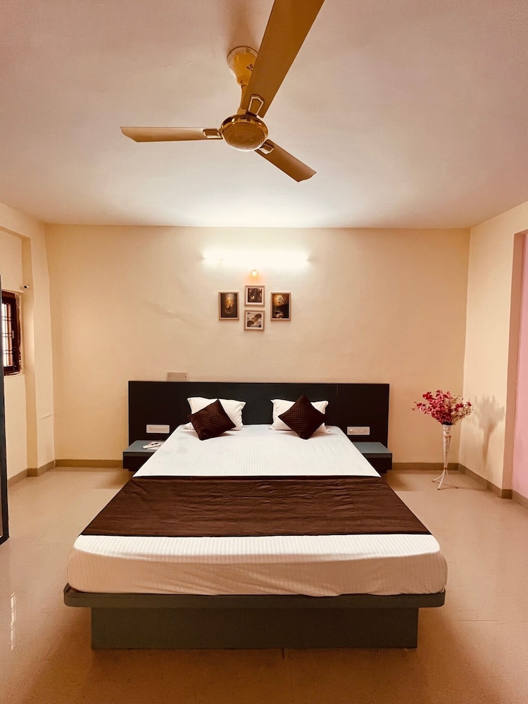Gokul hotel