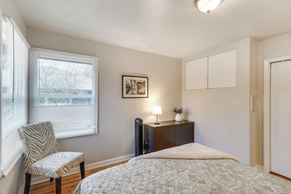 5 Mi to Oregon Zoo: Apartment w/ Private Yard
