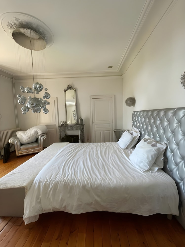 Estate in Saint-pavace Near Le Mans Circuit