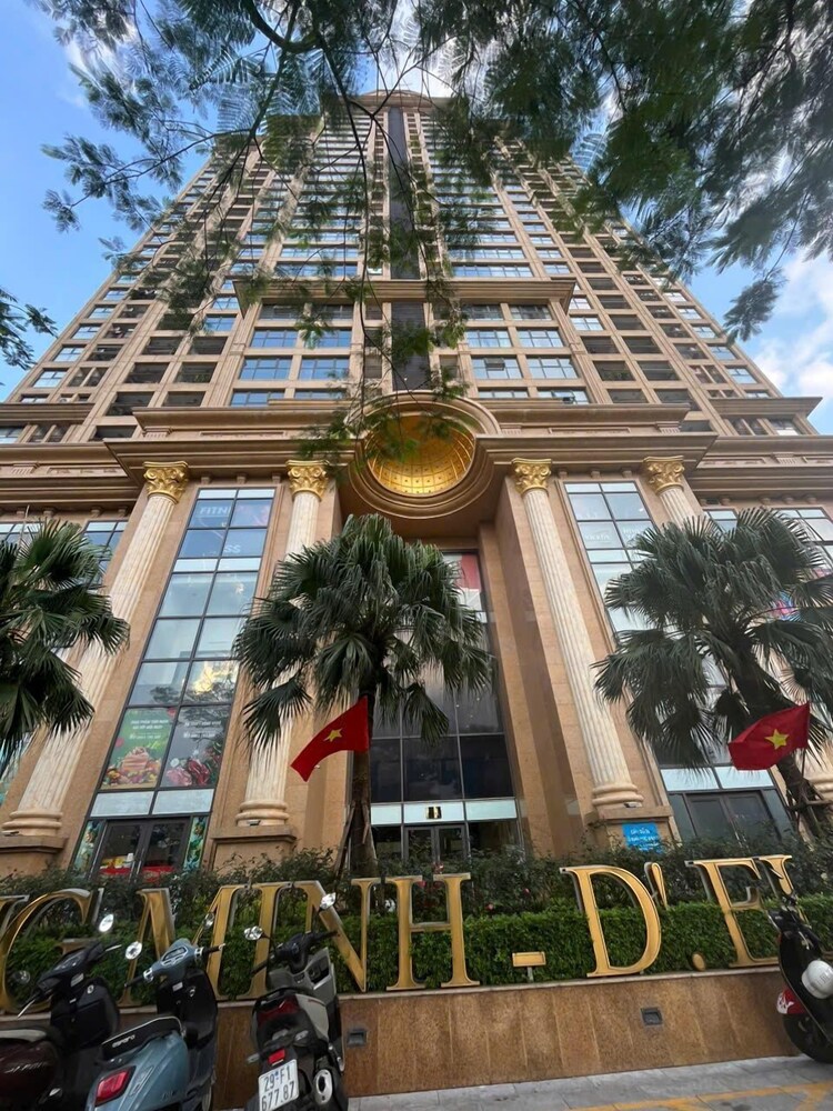 D El Dorado Westlake Luxury Apartments