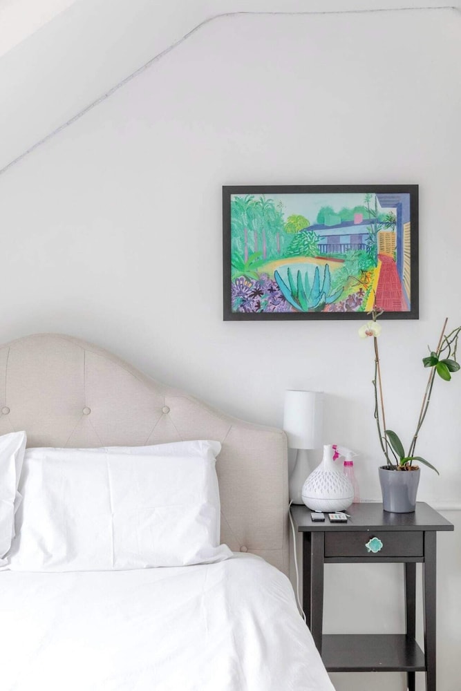Top Floor 1BD Flat With Balcony - Ladbroke Grove