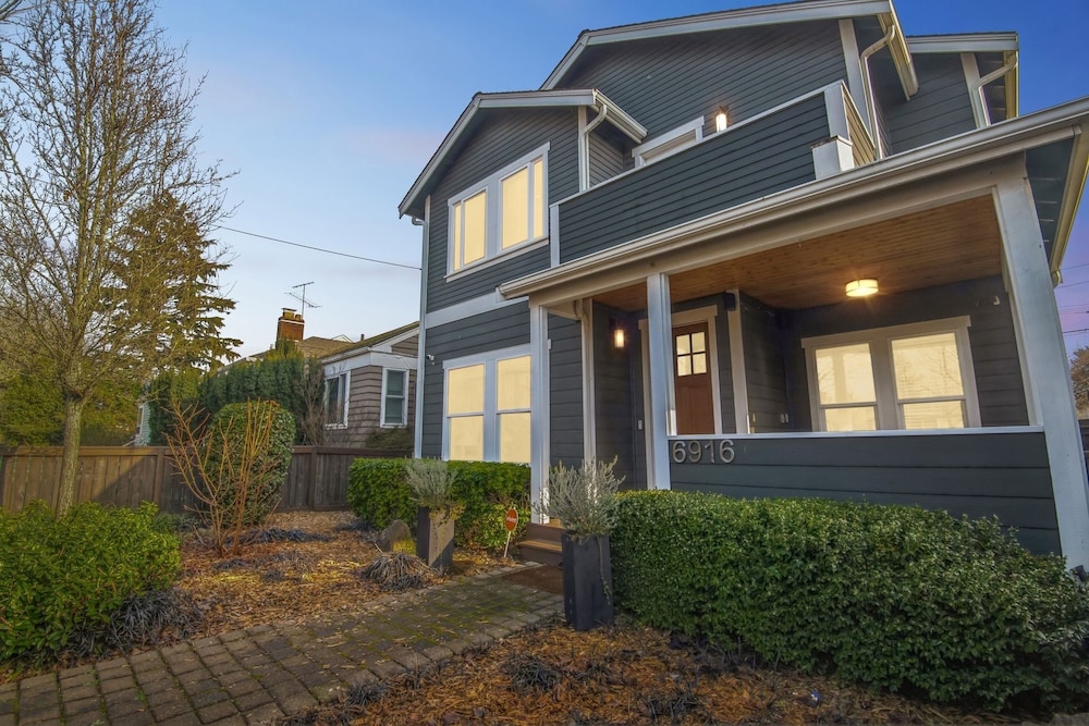 Spacious Family Retreat Media Room & Patio 3 Bedroom Home