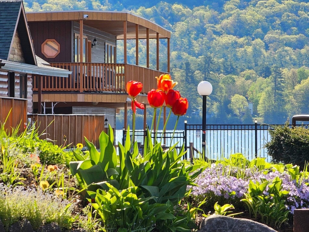 Lake Crest Inn