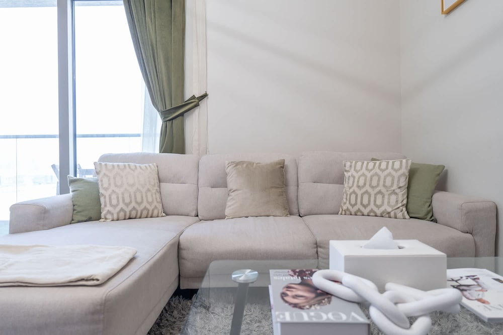 Lavish 2BR Apartment in Sobha Creek Vistas Reserve