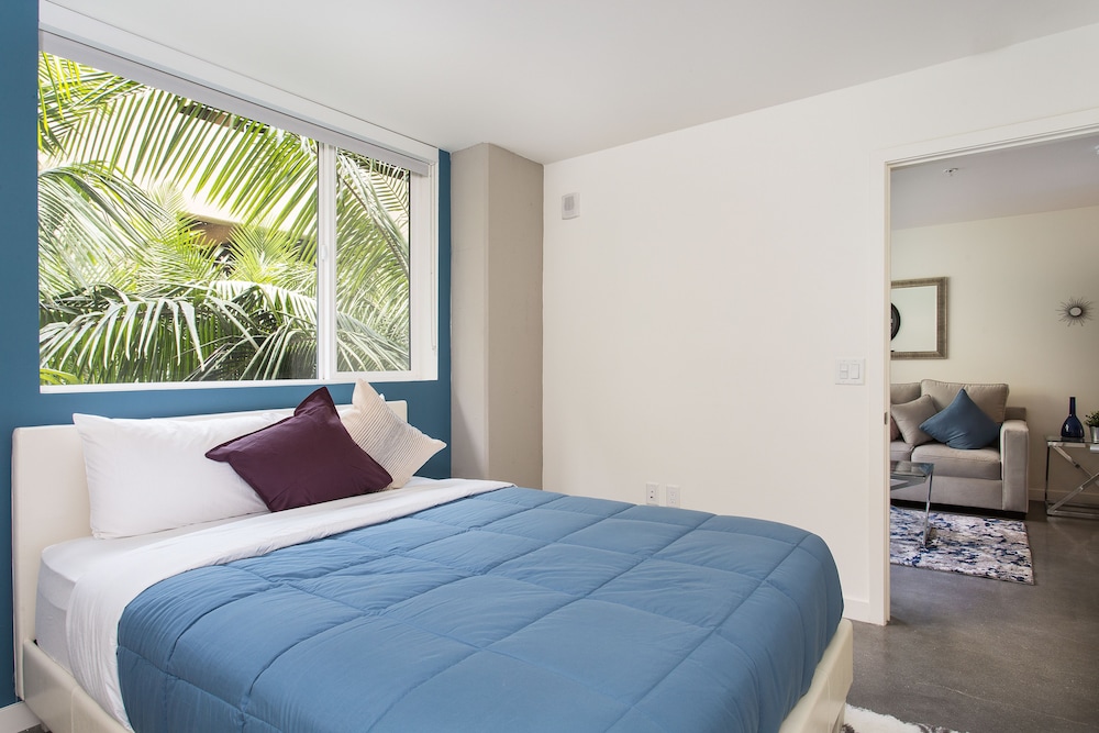 Downtown LA Luxury Two Bedroom Apartment