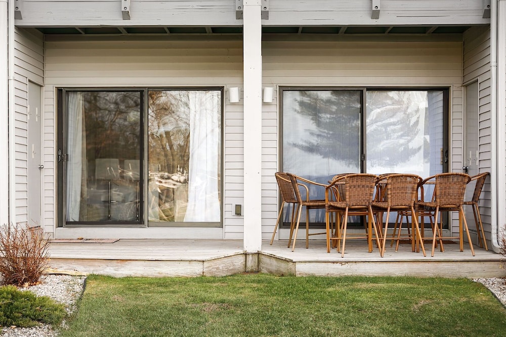 Hotel The Shores Lake View Condo Unit 5574 - Image 1