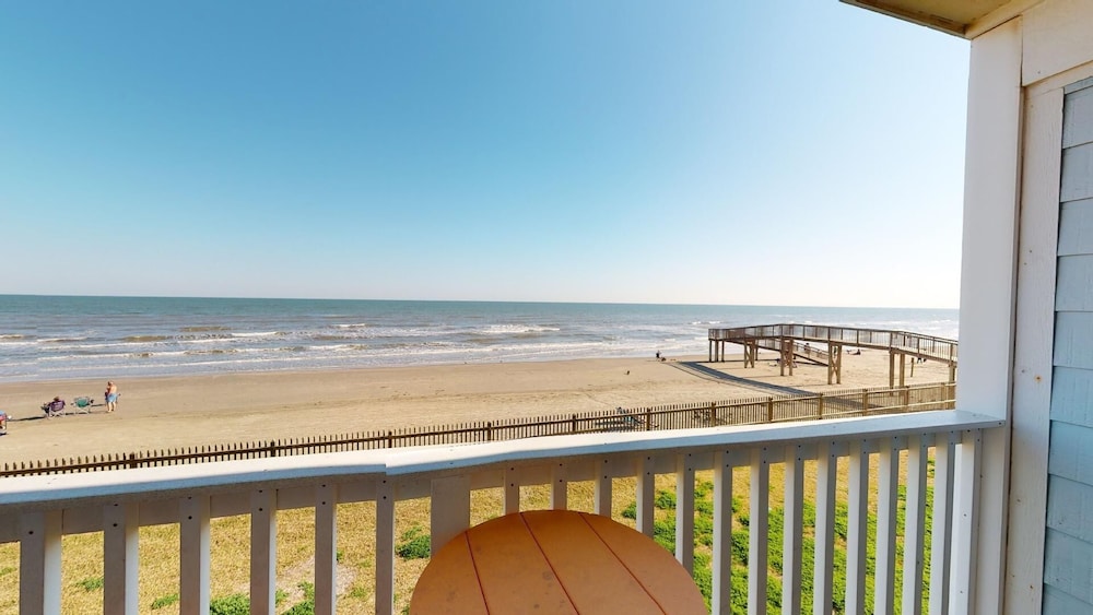 Seascape 2113 2 Bedroom Condo by RedAwning