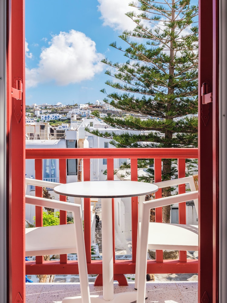 Alana Mykonos