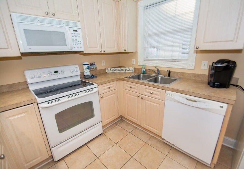 Magnolia Pointe Luster Leaf 4879-103 2 Bedroom Condo