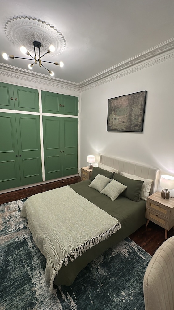 Cosy West Kensington Apartment - 3 Min to Tube