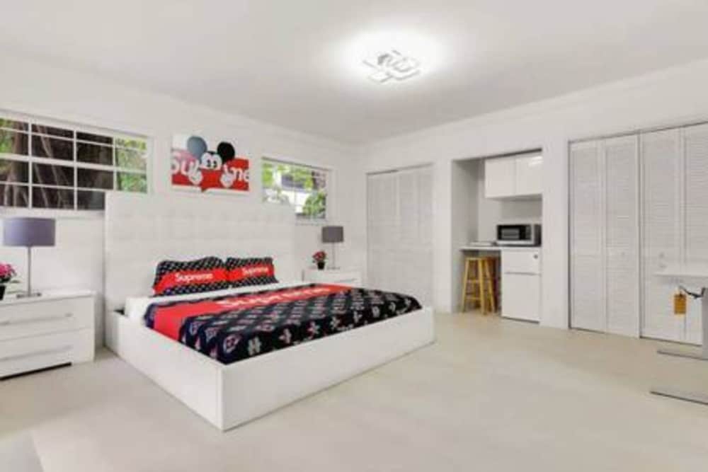 2710 Heated Pool 7 Beds 5 Baths Sleep 15 Park 4 Car