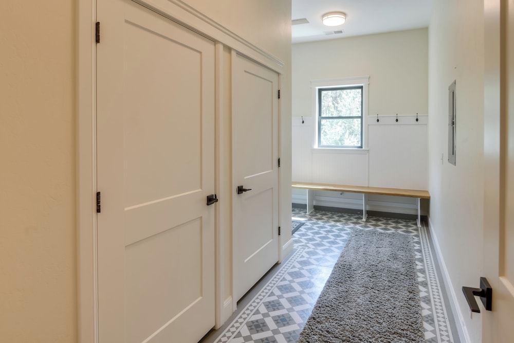 Ski, Hike, Explore: Modern Guest Suite in Rigby
