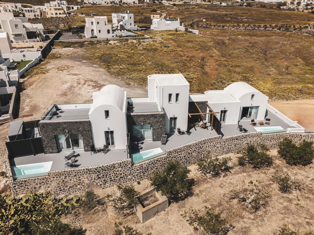Uranides Luxury Suites