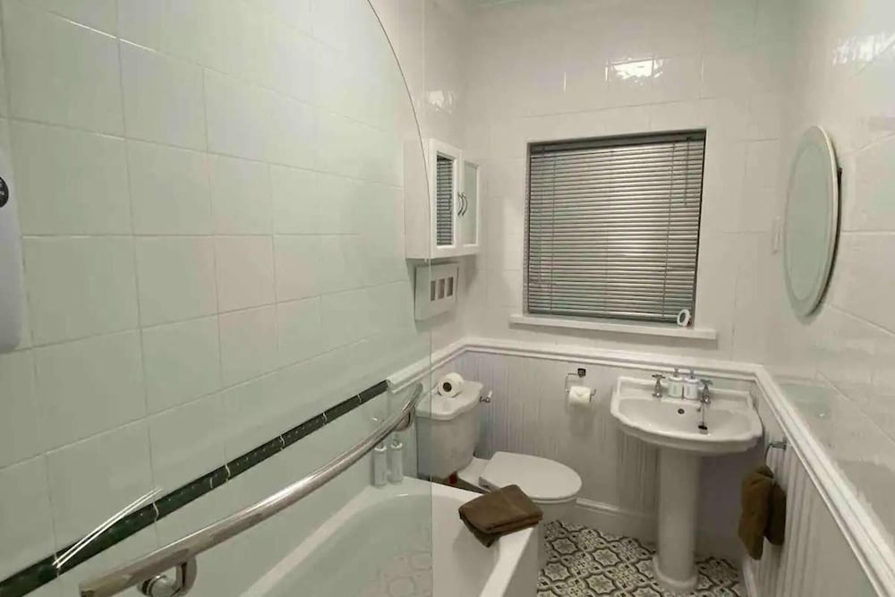 Marinaseaview-4br-8guests-freeparking-petsfriendly