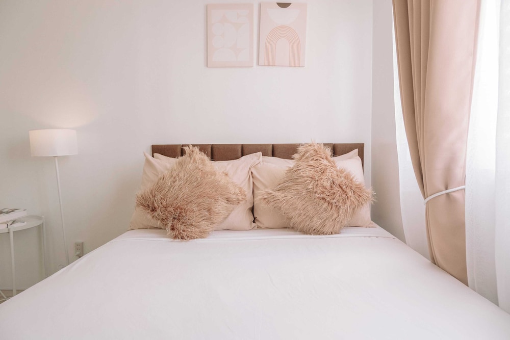 A Perfectly Chic Hideaway