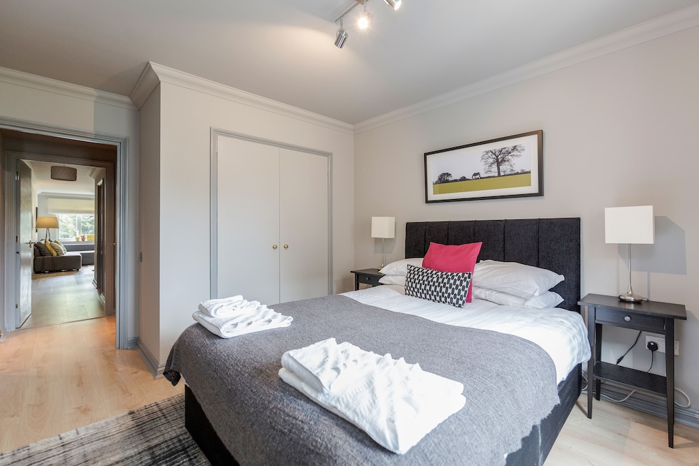 Hoxton 2 Bed Apartment by BaseToGo