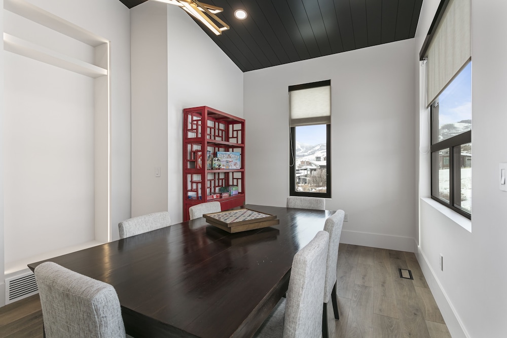 11494 N Ursa Circle- Skyridge 5 Br Home W/ Hot Tub 5 Bedroom Home