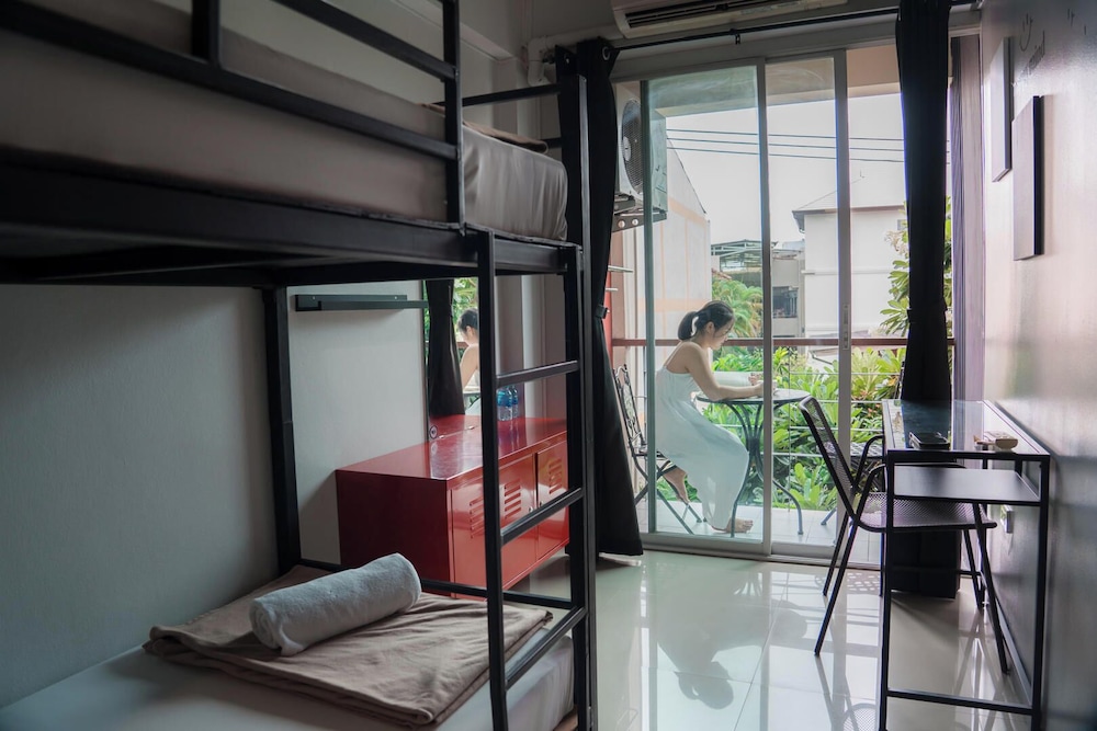 Nature Home Hostel & Cafe