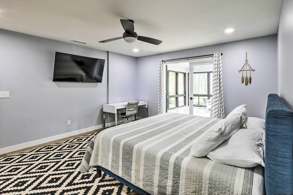 Luxe Flagstaff Retreat w/ Sunroom, Patio & Grill! view 2
