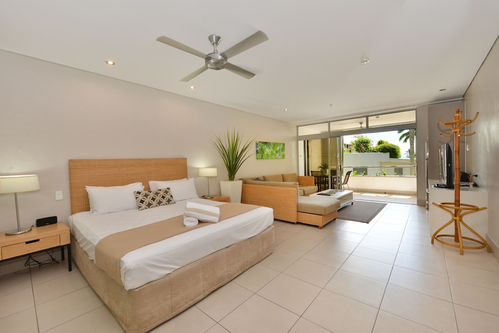 Seascape Holidays - Club Tropical Apts