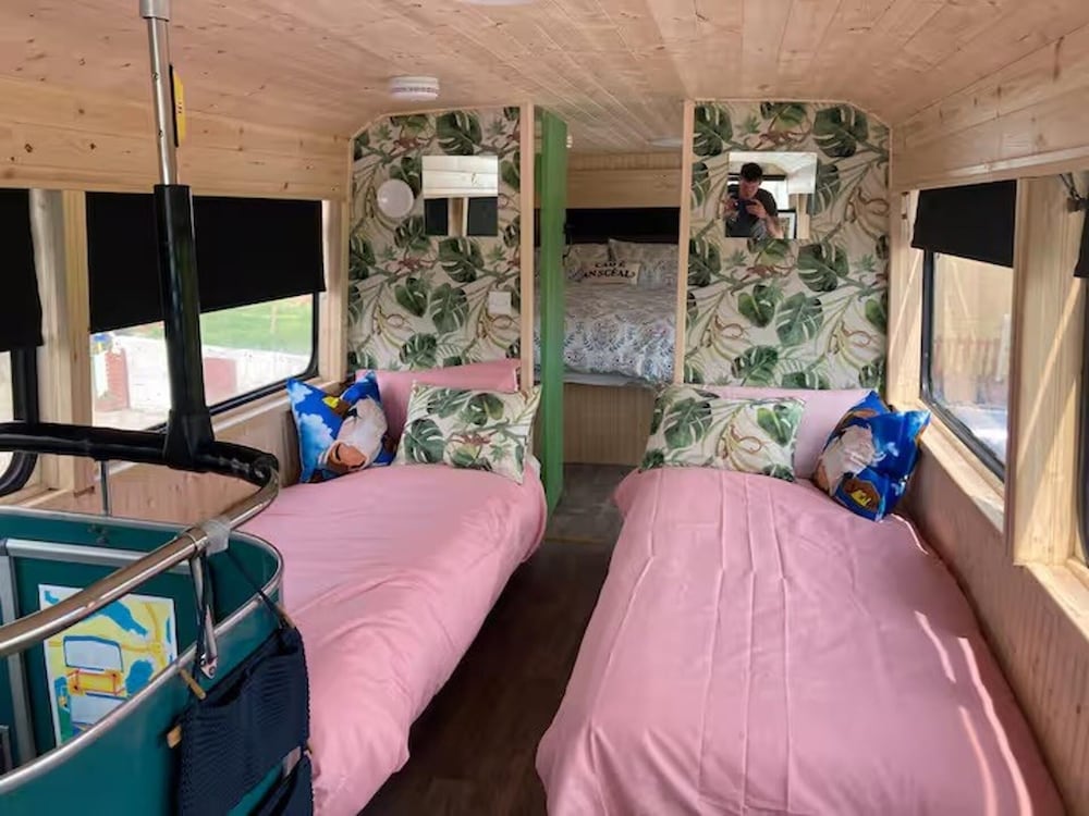 Ballinadee Bus - Boutique Bus Accommodation