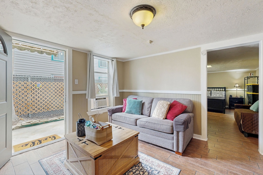1BR Cozy Dog-friendly Home w/ Kitchenette & Patio
