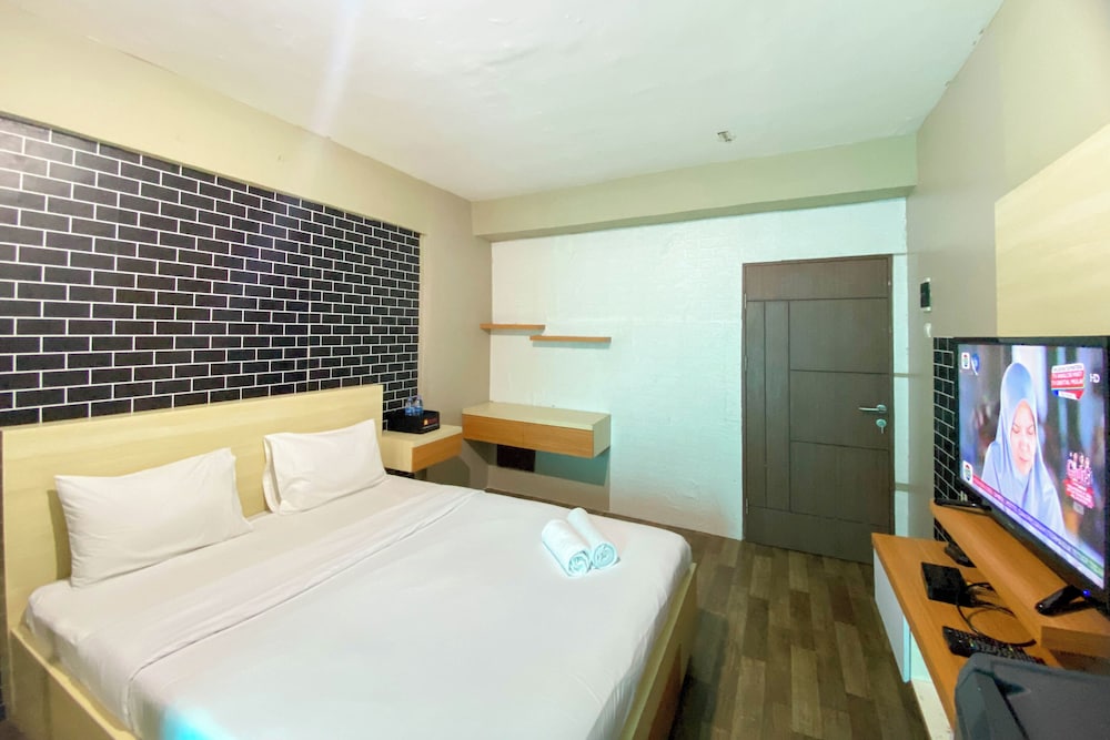 Cozy Stay Studio At Kemang View Apartment view 5