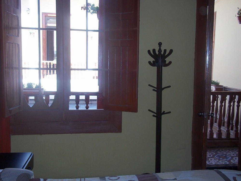 Mango Hostel Bed & Breakfast