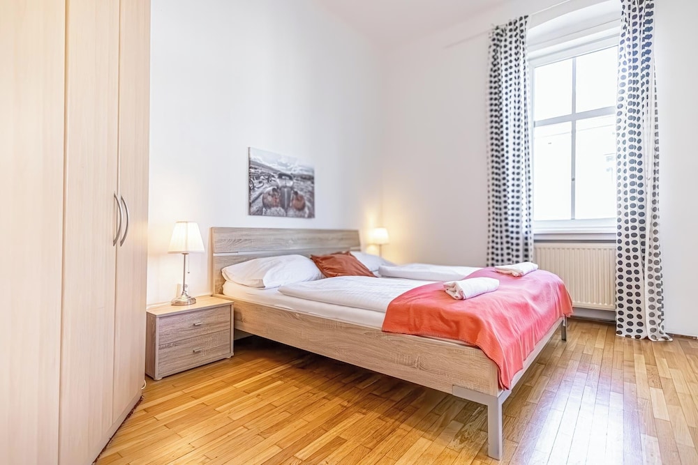 Affordable 2BR Apt Long Stay Stadthalle