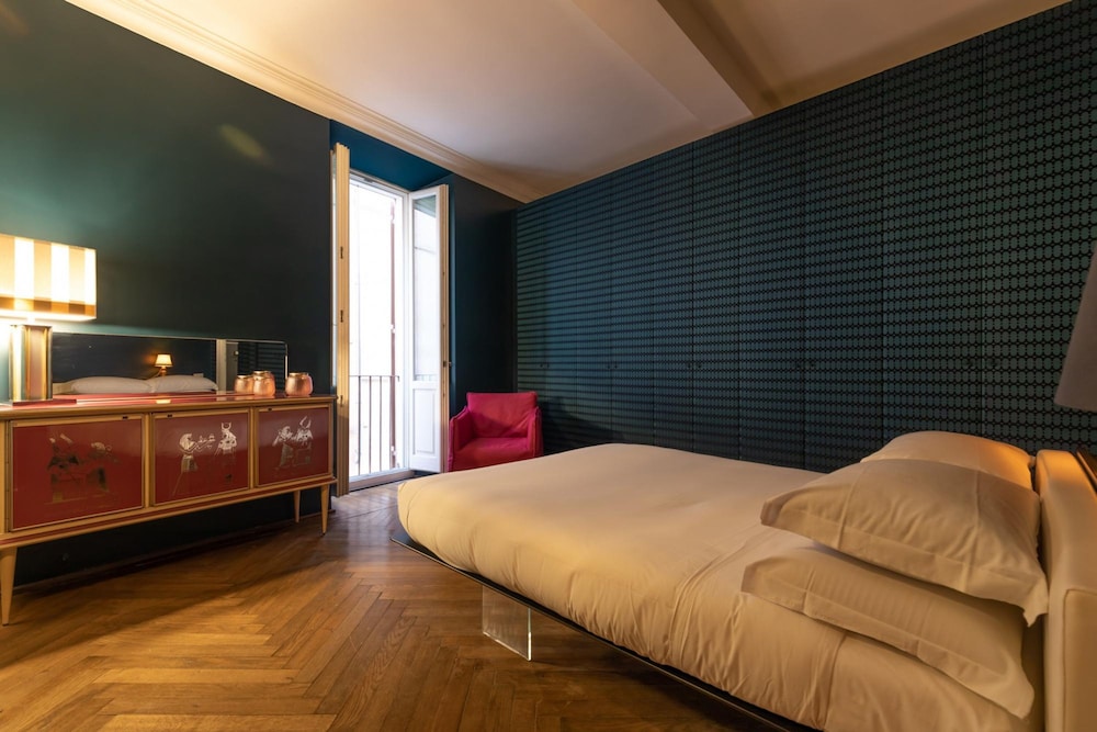Chic and Style in Historical Via Giulia