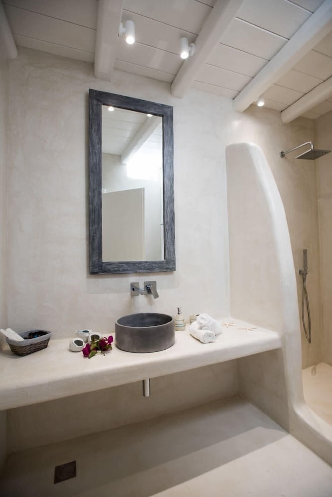 Romantic Mykonian Oasis Suite w Jacuzzi