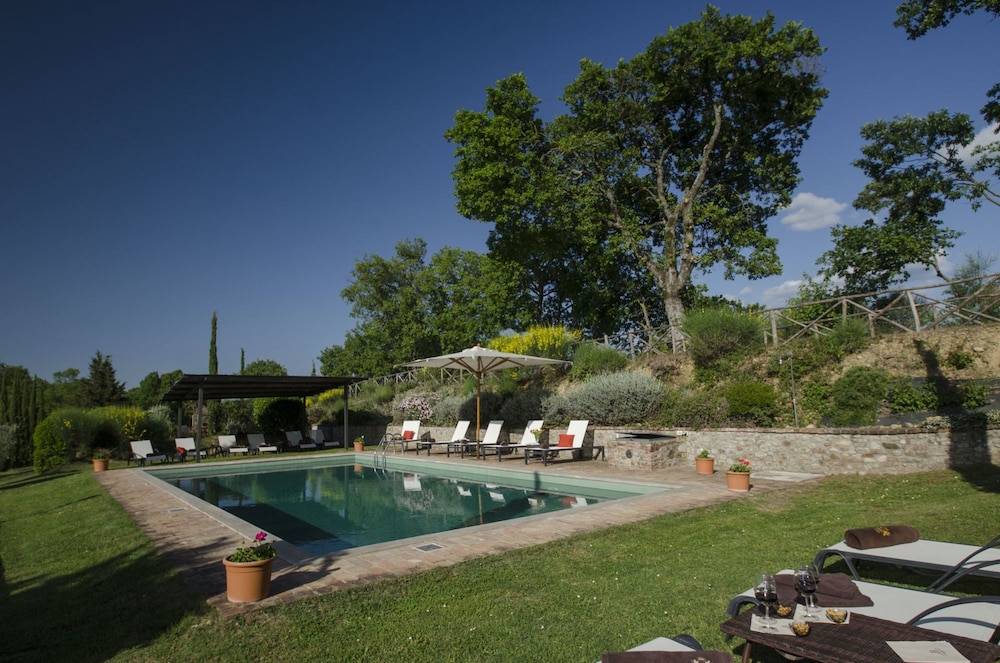 Podere Baiocco Sleeps 22 People 2 Private Pools Walking Distance to Town-podere Baiocco