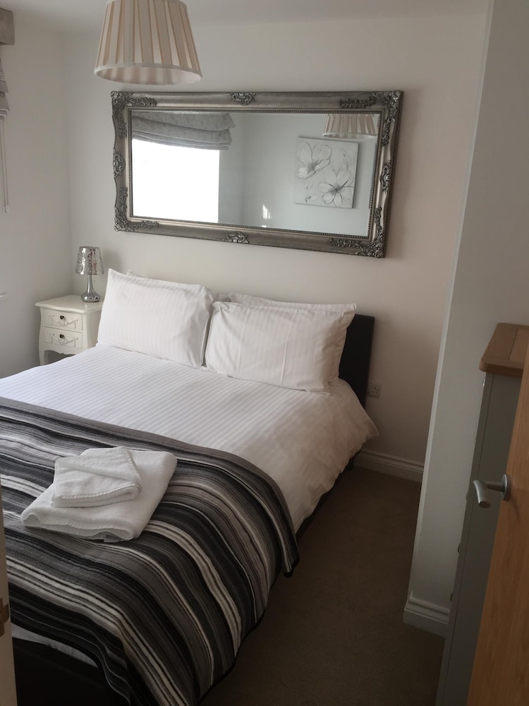 1 Bed- Drake's Den by Pureserviced view 2