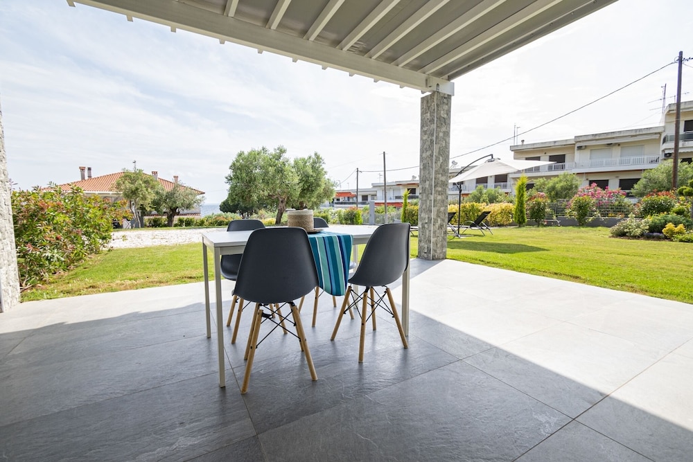 Topos Maisonette Left by Rentalspro