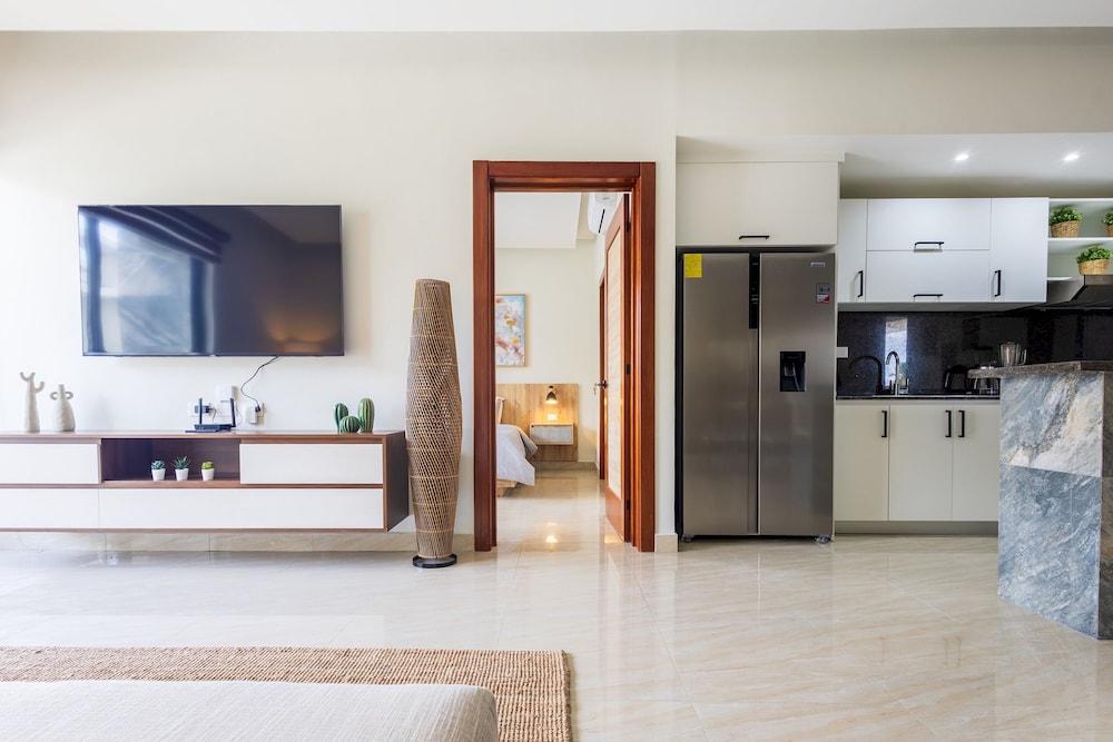 2BR Oasis in Eden Tropical - BBQ Pool Near Beach