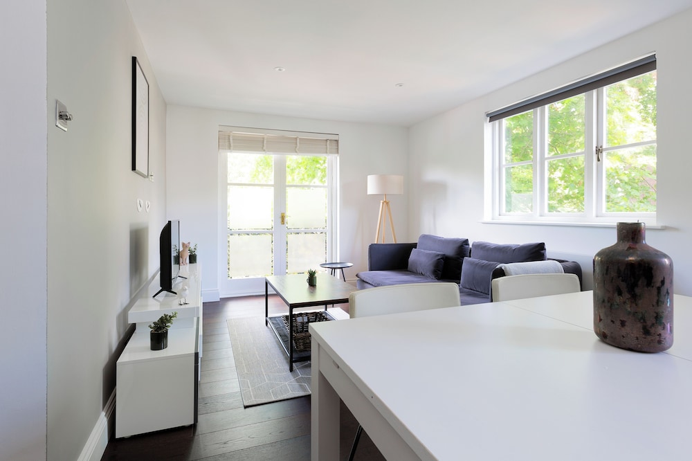 Chelsea Harbour Luxury Apartment