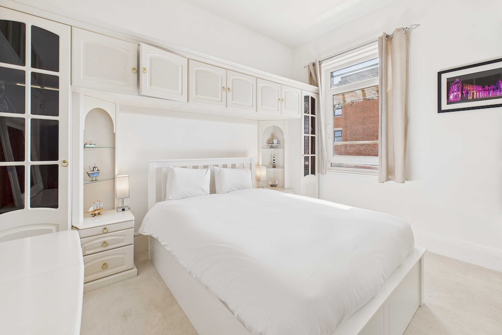 Host Stay 27 Metropole Towers