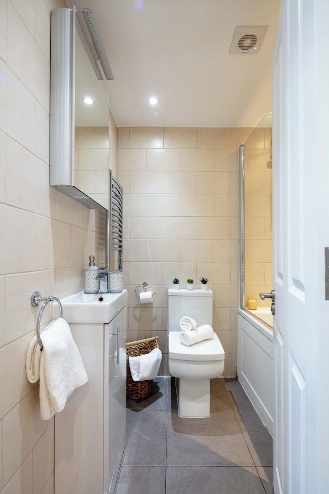 Stylish 1BR in the Heart of Westminster